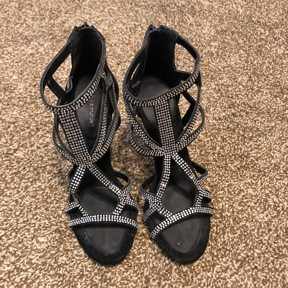 ✨Black and Silver Heel✨
